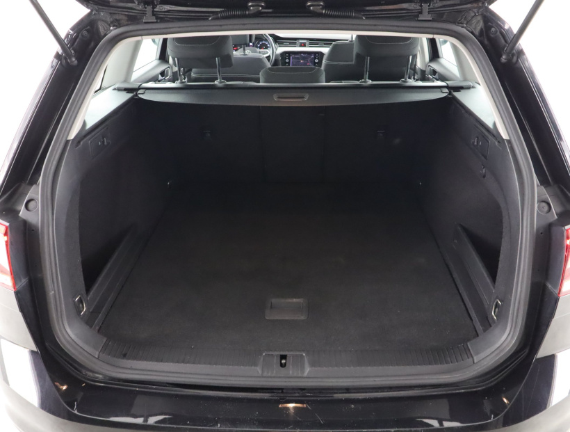 Volkswagen Passat, 2022
