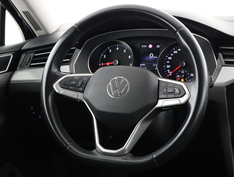 Volkswagen Passat, 2022