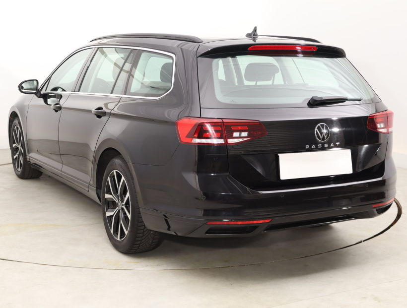 Volkswagen Passat, 2022