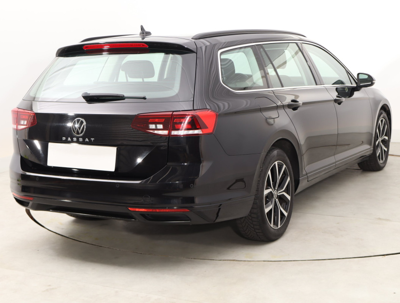 Volkswagen Passat, 2022