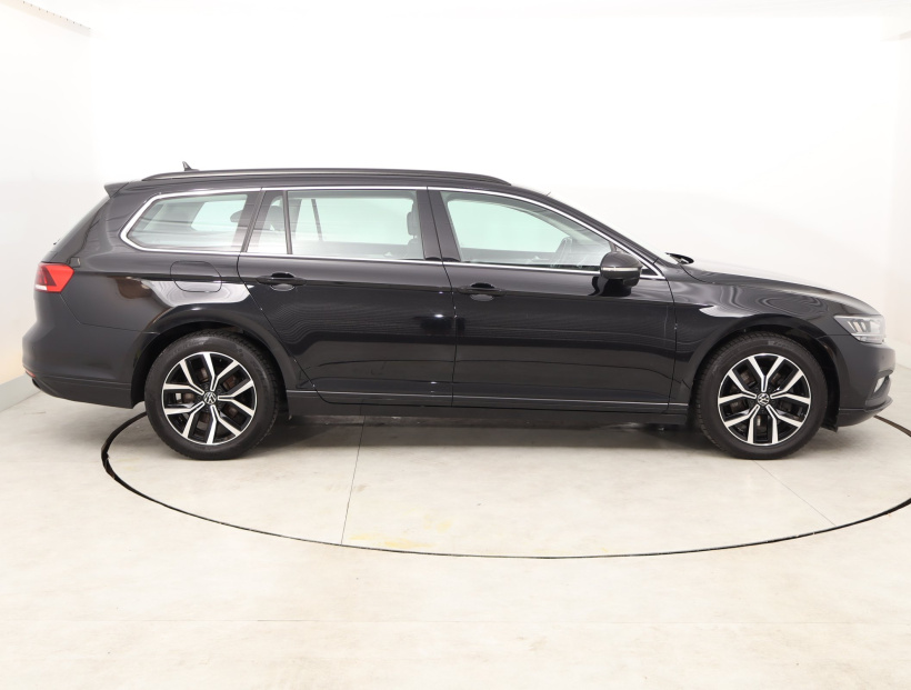 Volkswagen Passat, 2022