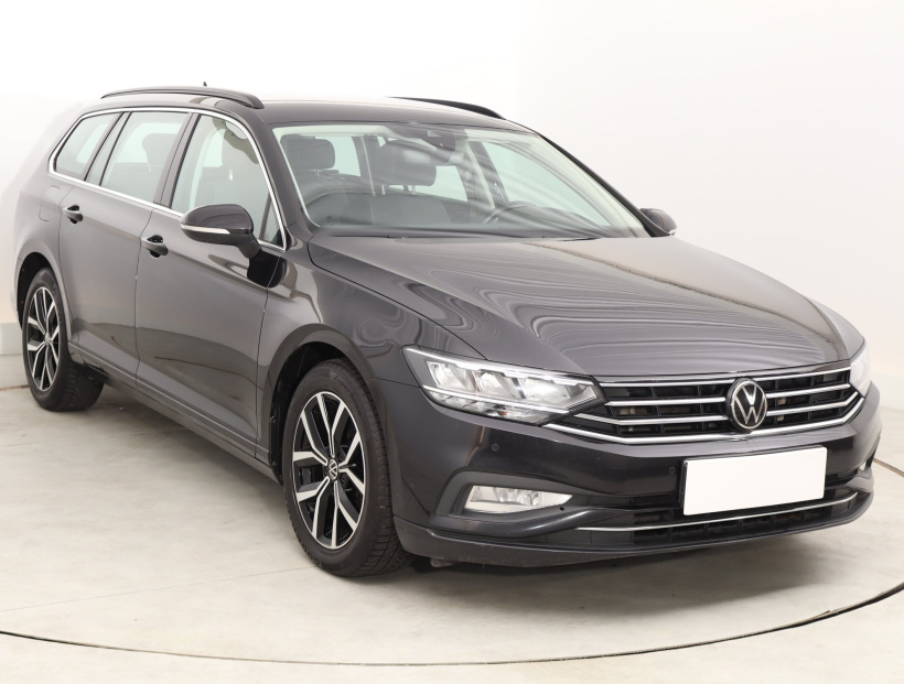 Volkswagen Passat, 2022