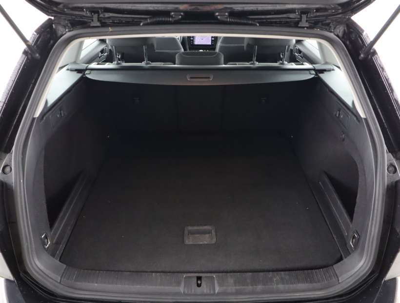 Volkswagen Passat, 2022