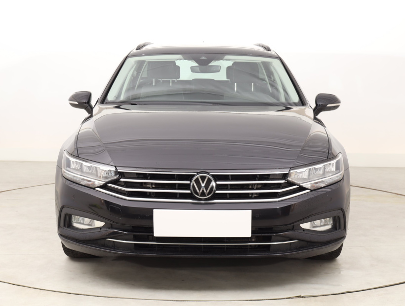 Volkswagen Passat, 2022