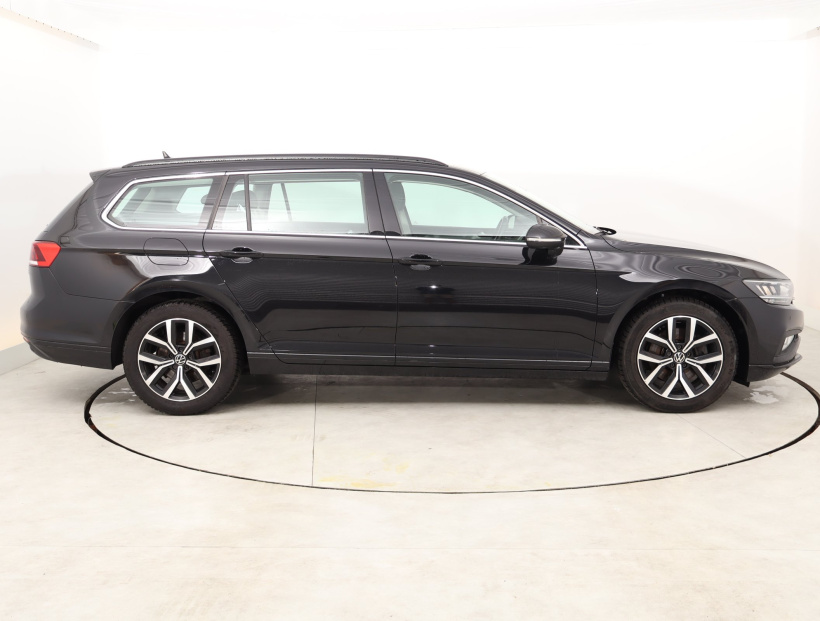Volkswagen Passat, 2022