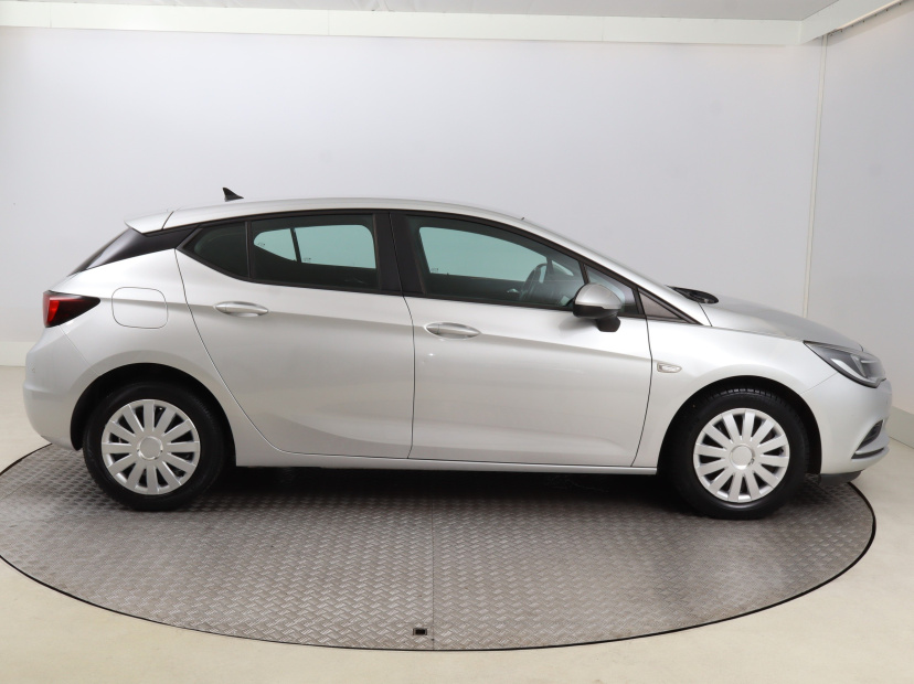 Opel Astra, 2019