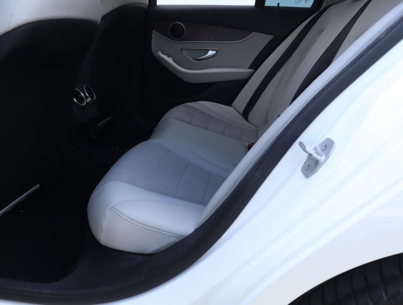 Mercedes-Benz C, 2015