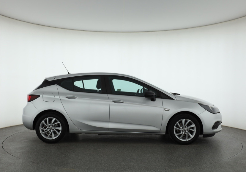 Opel Astra, 2021