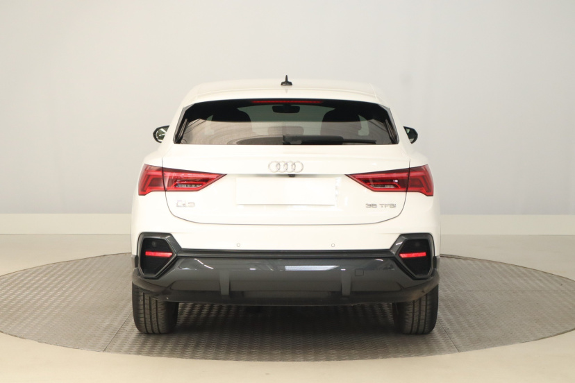 Audi Q3 Sportback, 2021