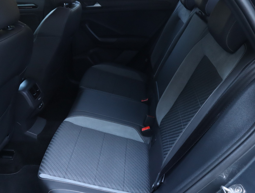 Volkswagen T-Roc, 2021