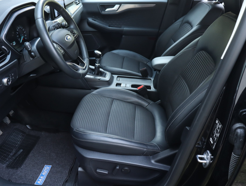 Ford Kuga, 2021