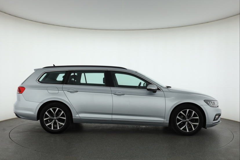 Volkswagen Passat, 2023