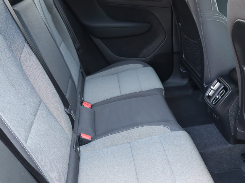 Volvo XC40, 2025
