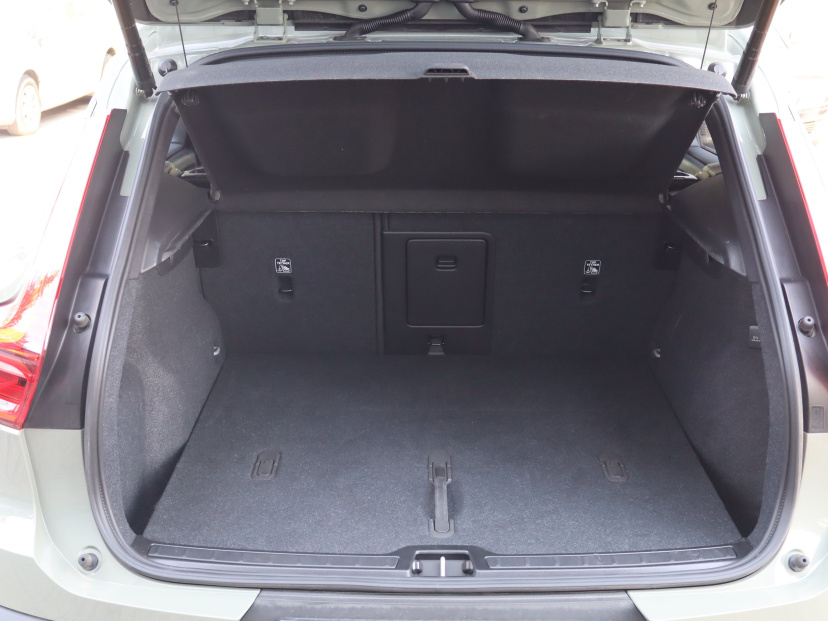 Volvo XC40, 2025