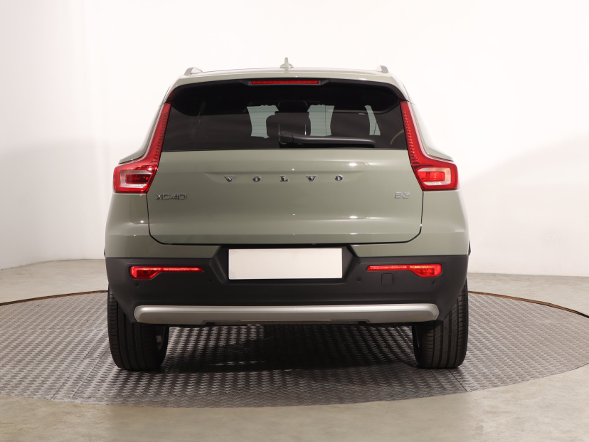 Volvo XC40, 2025