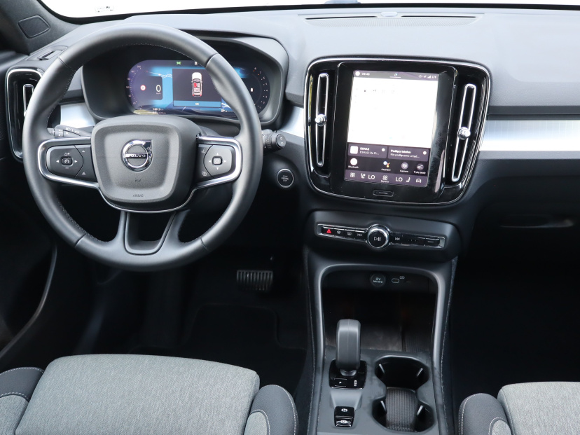 Volvo XC40, 2025