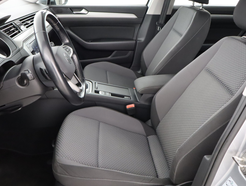 Volkswagen Passat, 2021