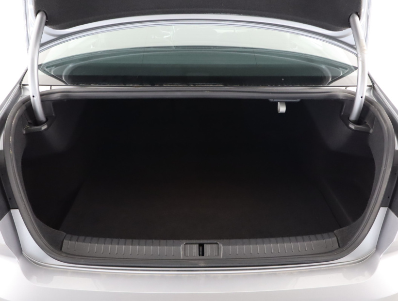 Volkswagen Passat, 2021