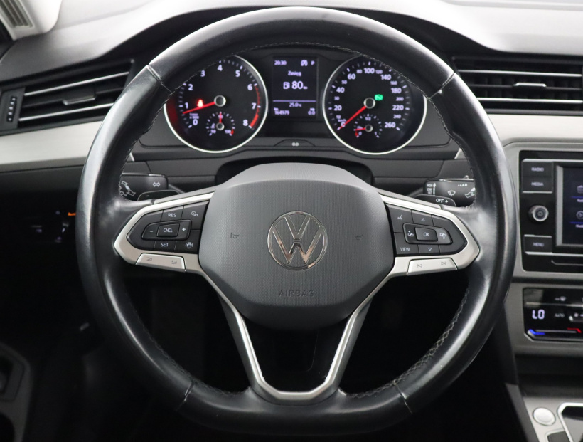 Volkswagen Passat, 2021