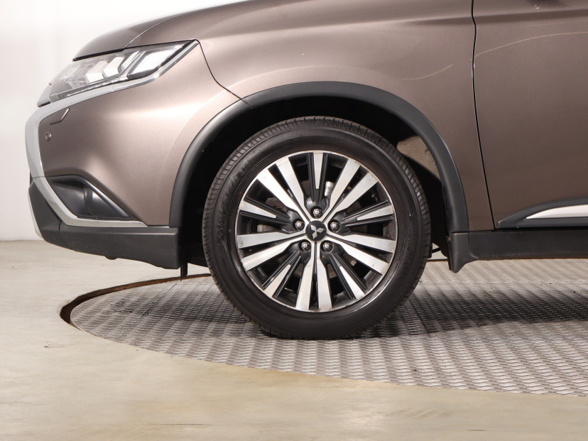 Mitsubishi Outlander, 2019