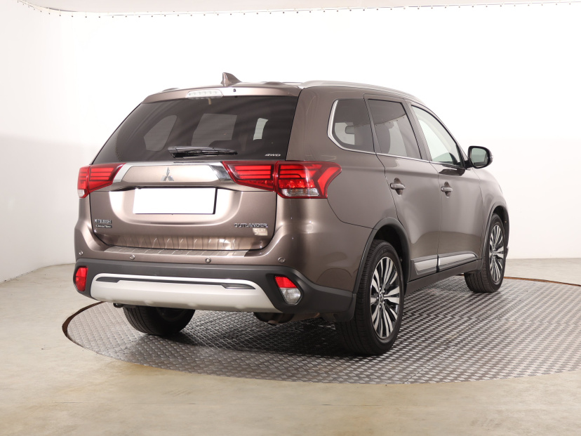 Mitsubishi Outlander, 2019