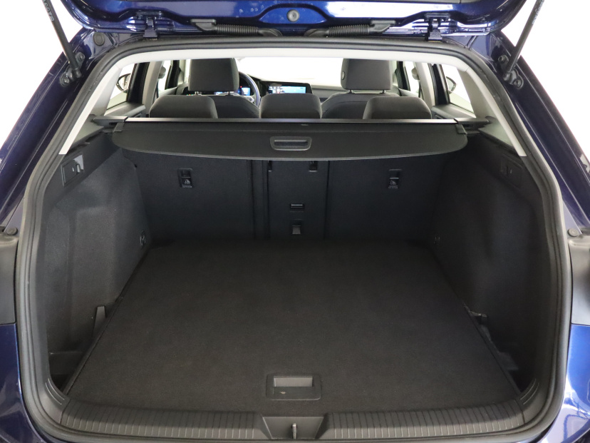 Volkswagen Golf, 2023