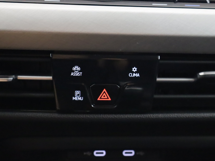 Volkswagen Golf, 2023