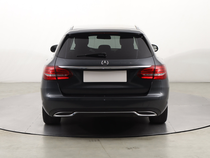 Mercedes-Benz C, 2015