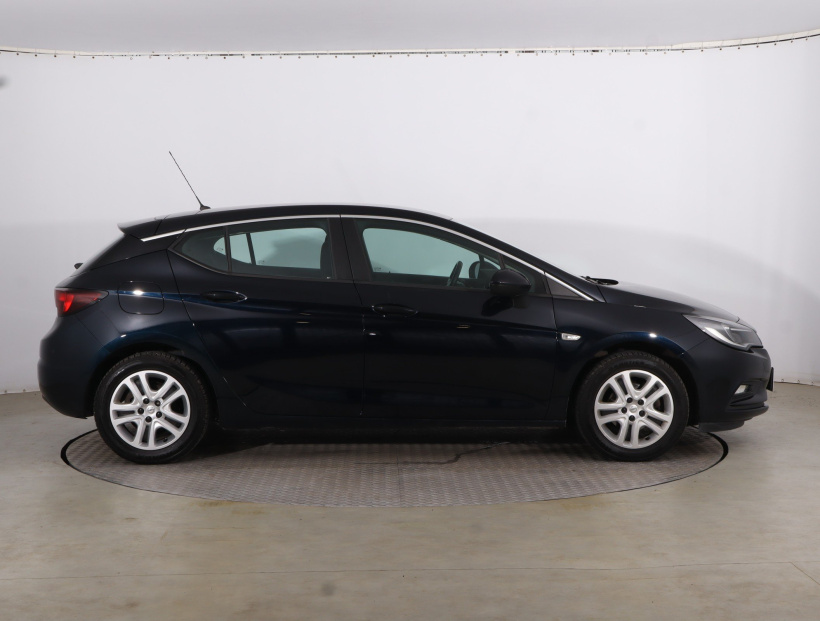 Opel Astra, 2019