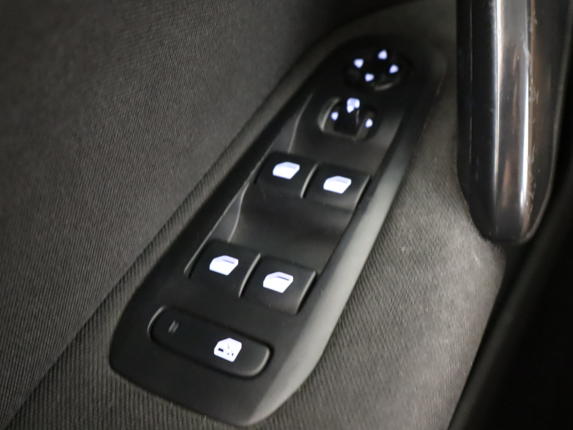 Peugeot 308, 2015