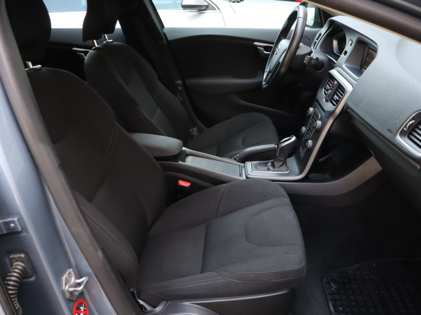 Volvo V40, 2016