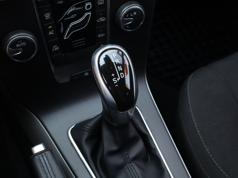 Volvo V40, 2016