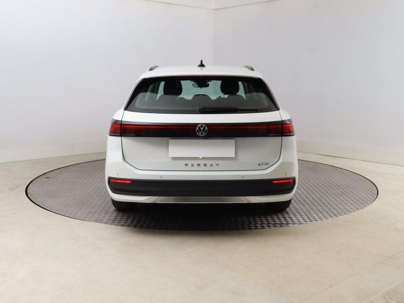 Volkswagen Passat, 2024