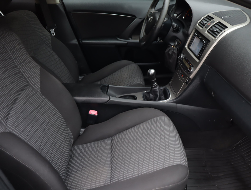 Toyota Avensis, 2011