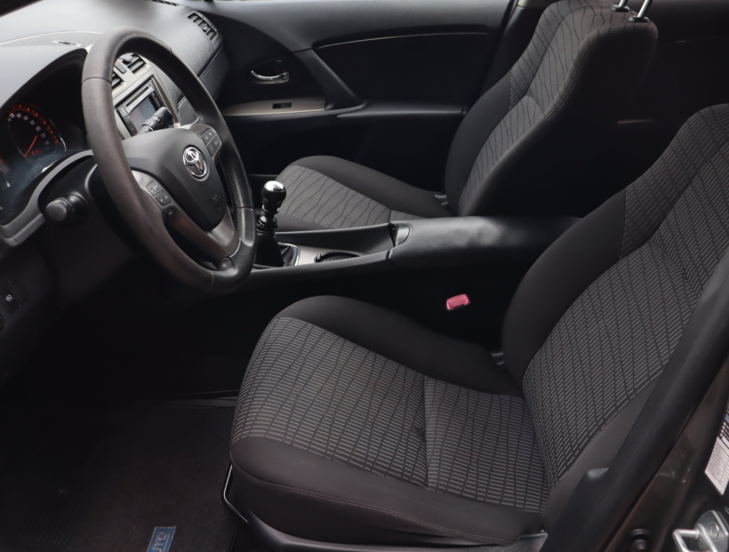Toyota Avensis, 2011