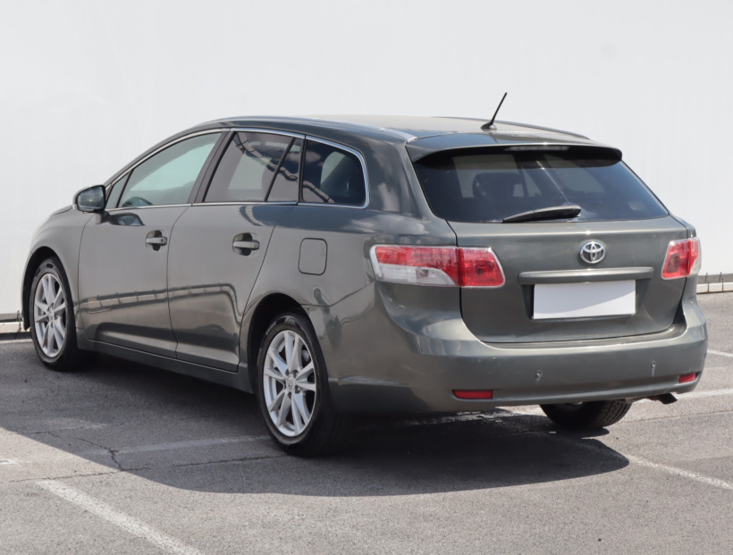 Toyota Avensis, 2011