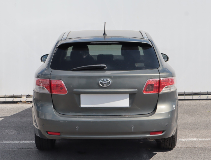 Toyota Avensis, 2011