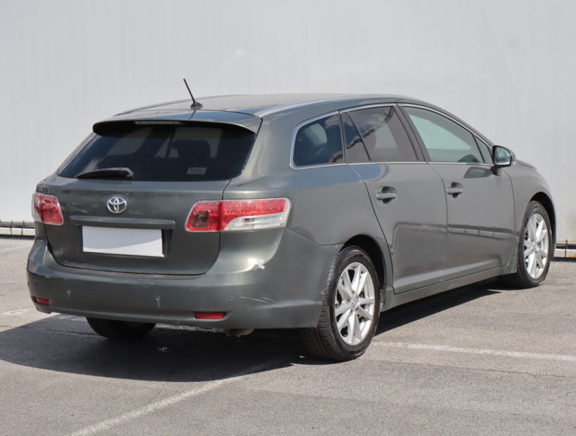 Toyota Avensis, 2011