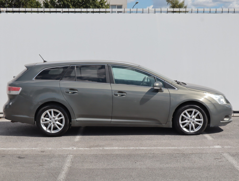 Toyota Avensis, 2011