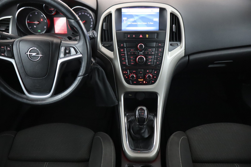Opel Astra, 2010