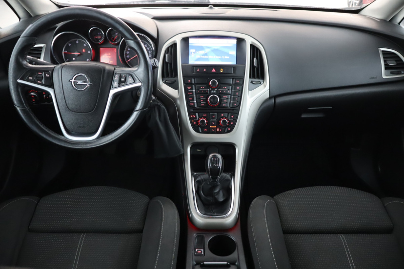 Opel Astra, 2010