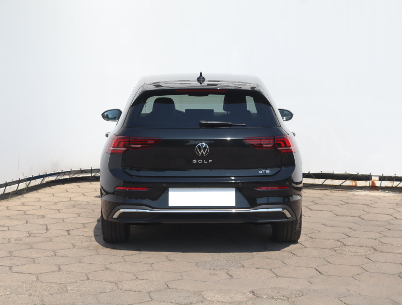 Volkswagen Golf, 2024