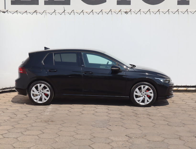 Volkswagen Golf, 2024