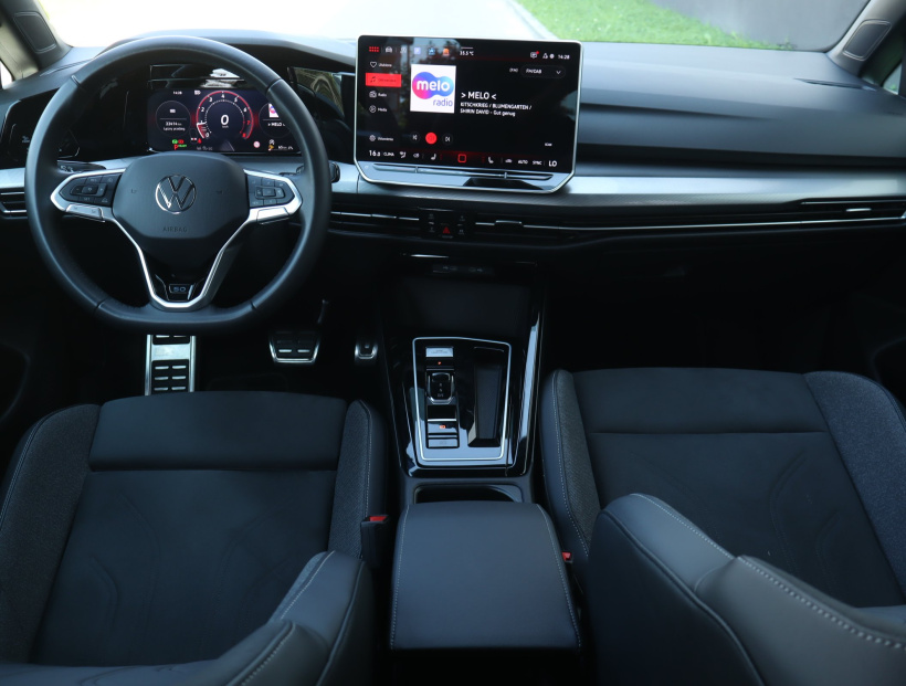 Volkswagen Golf, 2024