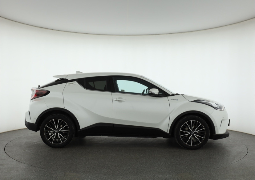 Toyota C-HR, 2017