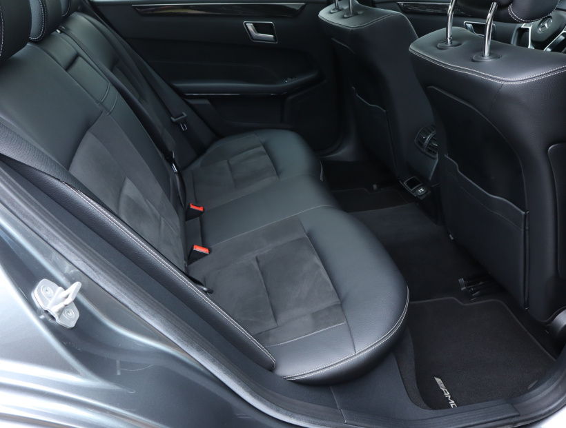 Mercedes-Benz E, 2016