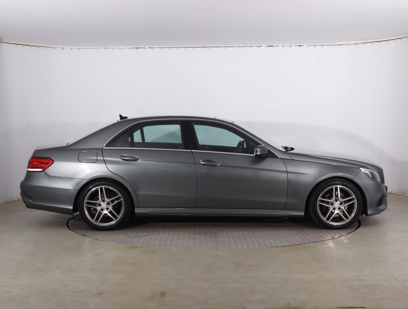 Mercedes-Benz E, 2016