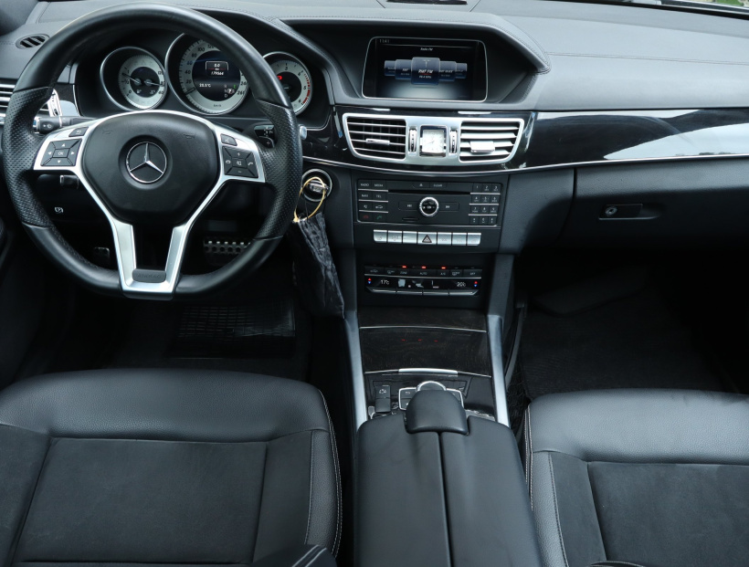 Mercedes-Benz E, 2016