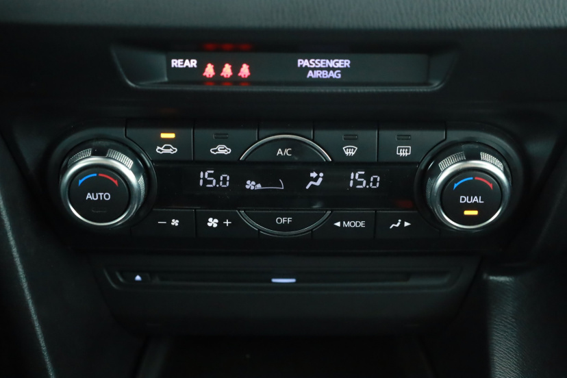 Mazda 3, 2015