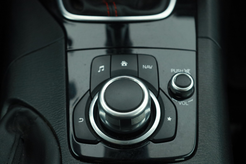 Mazda 3, 2015